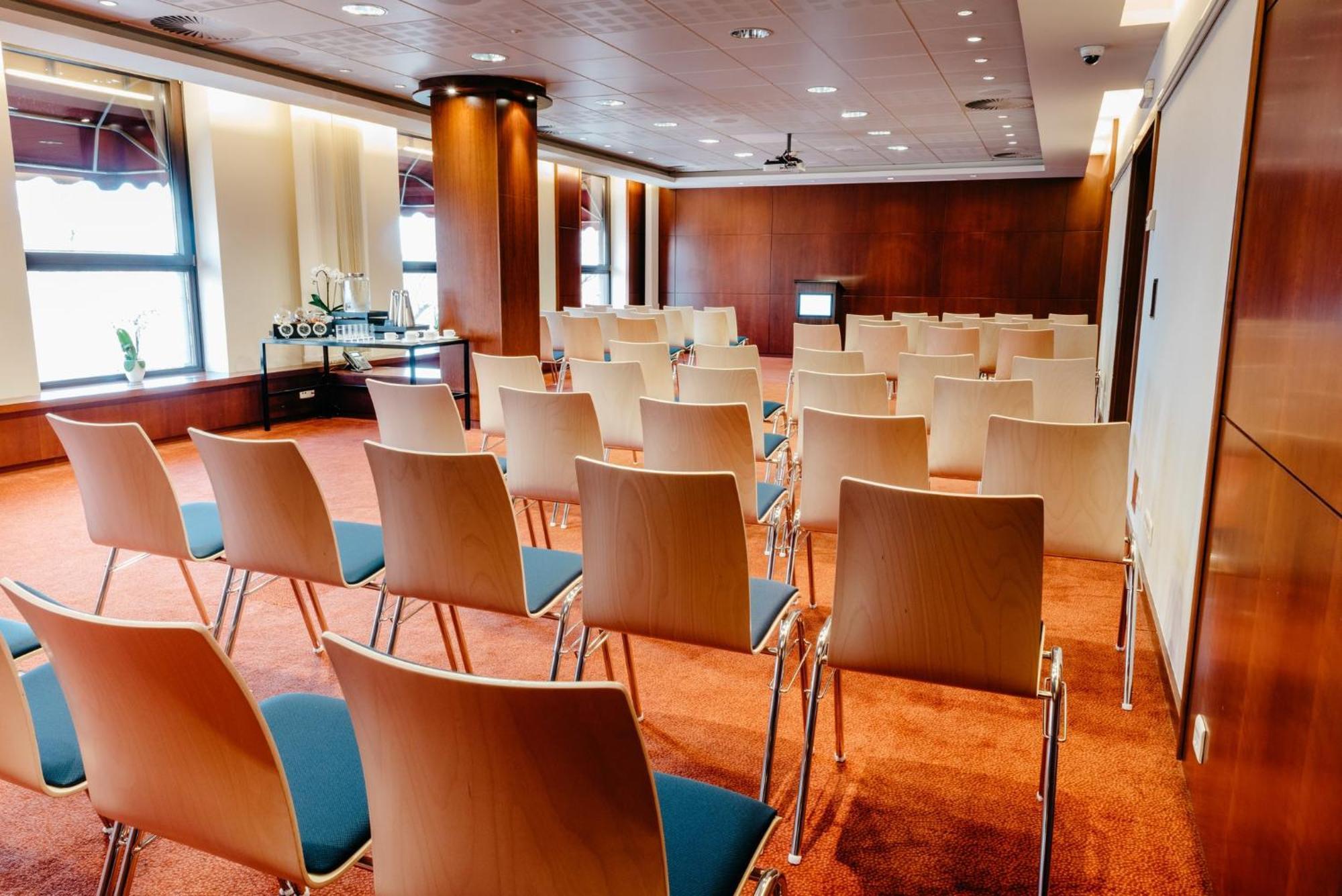 Crowne Plaza Bratislava By Ihg Hotel Luaran gambar
